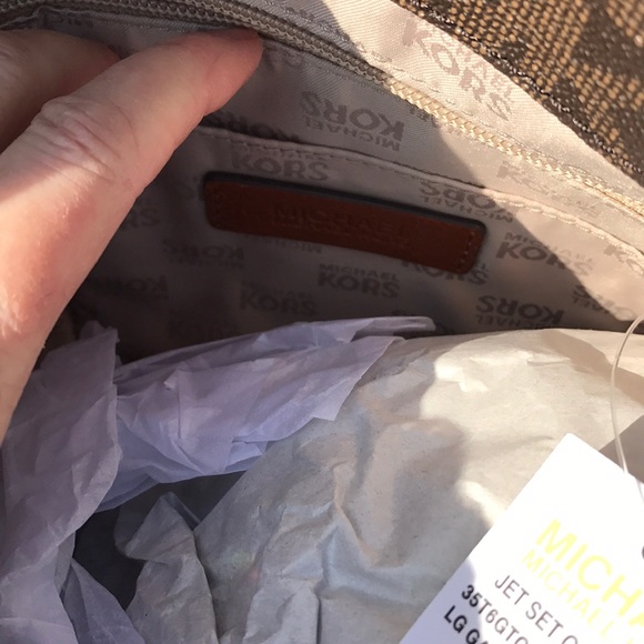 NWT Michael Kors Browm Skin Jet Set - Picture 8 of 8